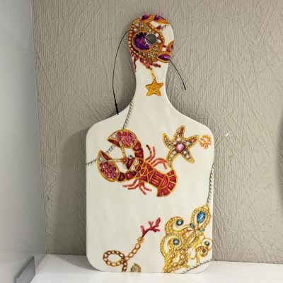 Tagliere in policarbonato con decorazione Baci Milano sul bianco